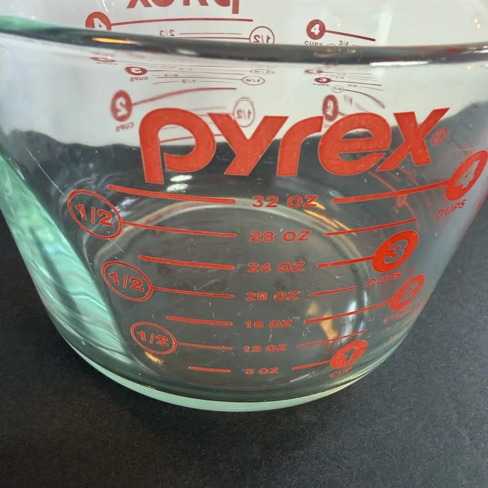 Pyrex 4 Cup Glass Measuring Cup 32oz Red Letters Made USA Open Handle EUC
